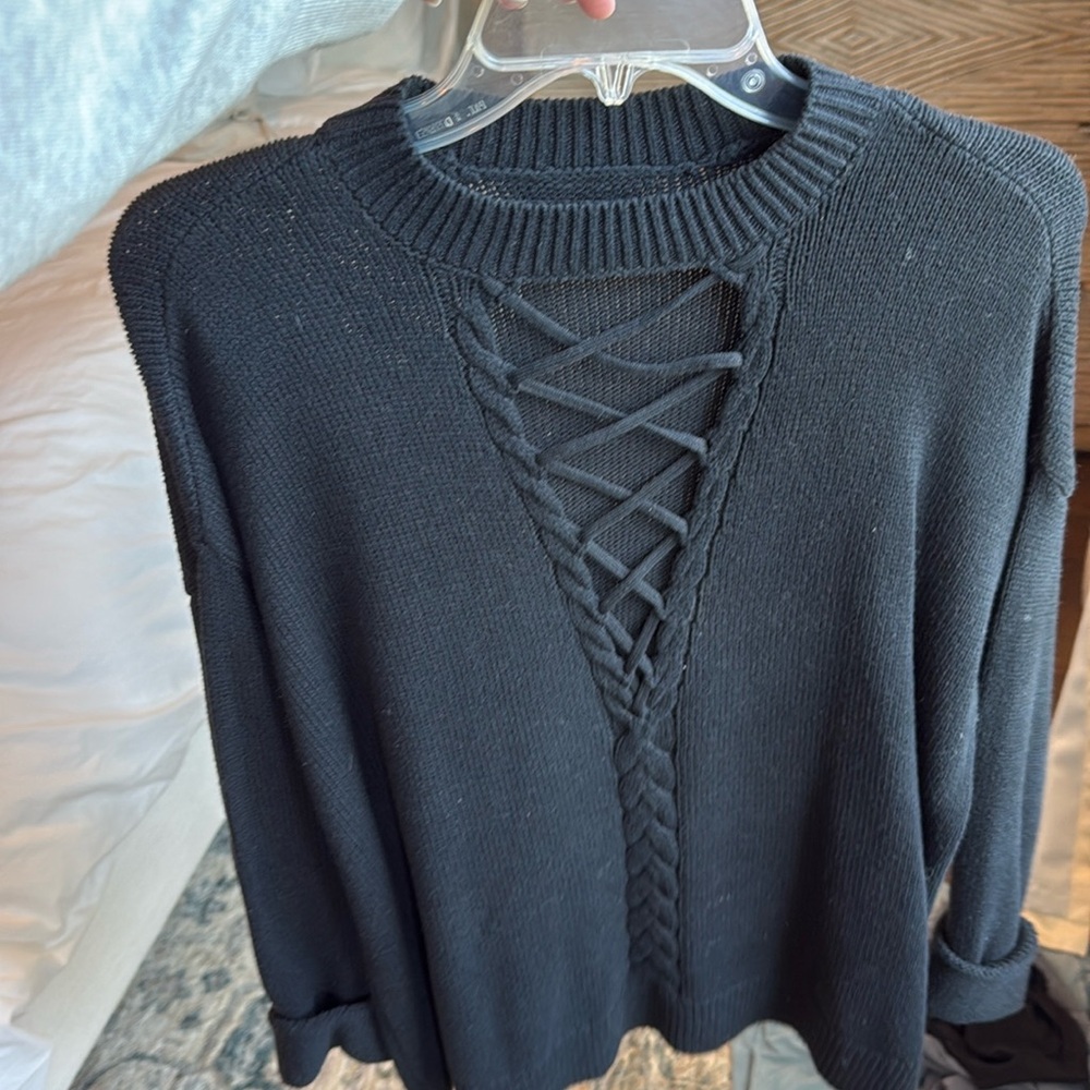 Black Sweater Kendall and Kylie